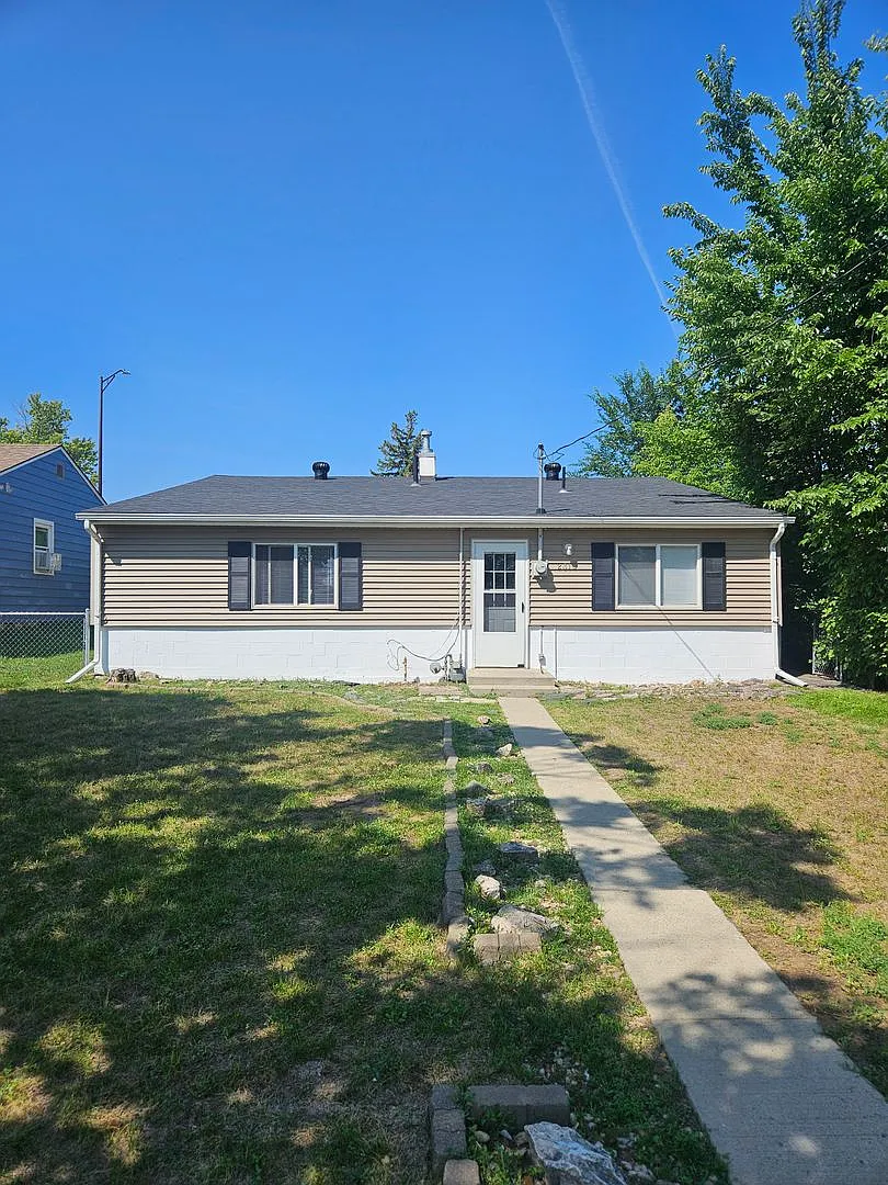 4 Bed | 1 Bath | Single-Level Living| South — Photo 1