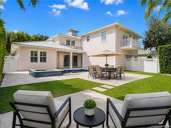 4th image of 1421 Windley Key Way