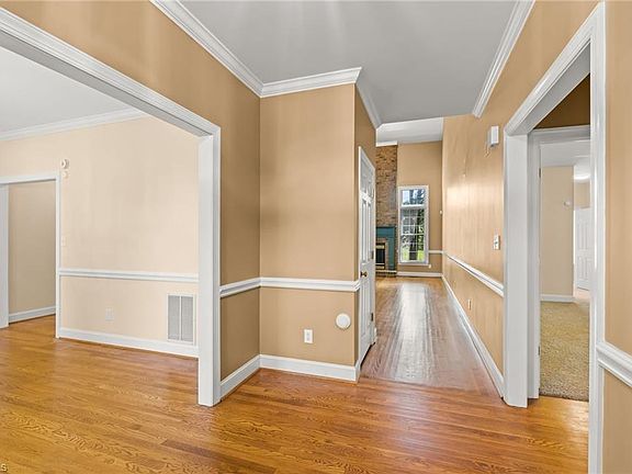 3rd image of 6973 Chapsworth Dr