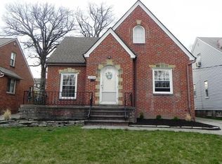 15516 Greenway Rd, Cleveland, OH 44111