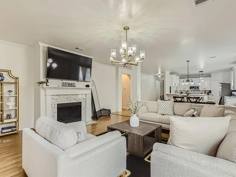 1016 Thackeray Ln — Photo 6