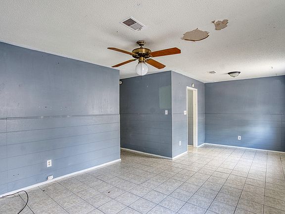 3rd image of 2430 Winston Way