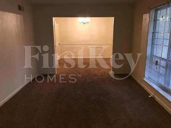 3 bed, 2.0 bath, 1470 sqft, $1,455 — Photo 3