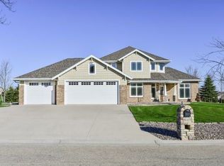 N1433 Meadow Park Dr, Greenville, WI 54942