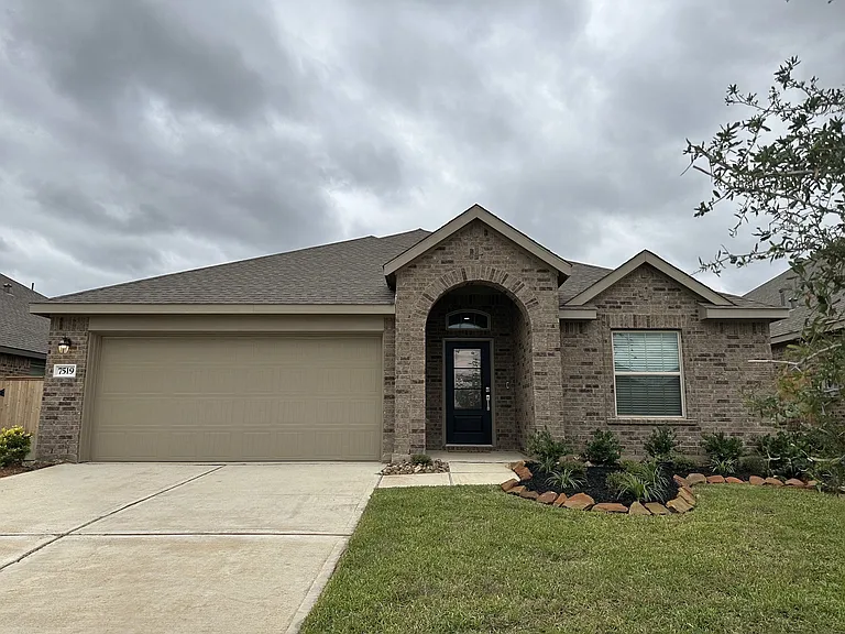 7519 Auburn Haven Trl — Photo 1