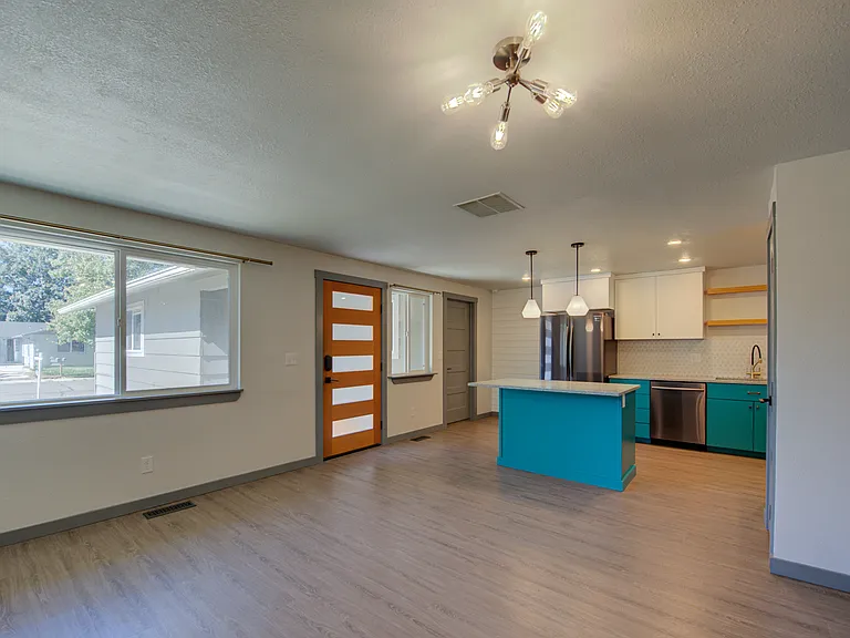 2034 S Division Ave — Photo 5