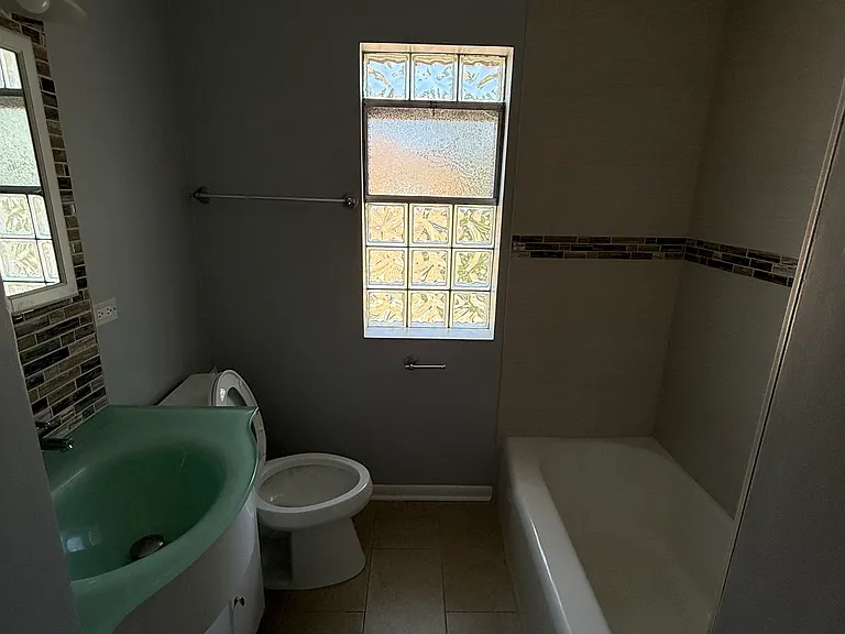 4920 Greenwood St #2E — Photo 8