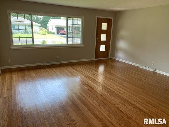 2nd image of 2817 N Easton Pl