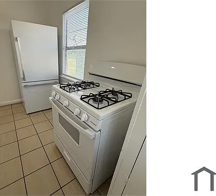 945 E Jefferson Blvd — Photo 5