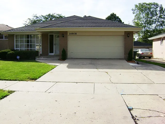 14908 La Salle St photo 1