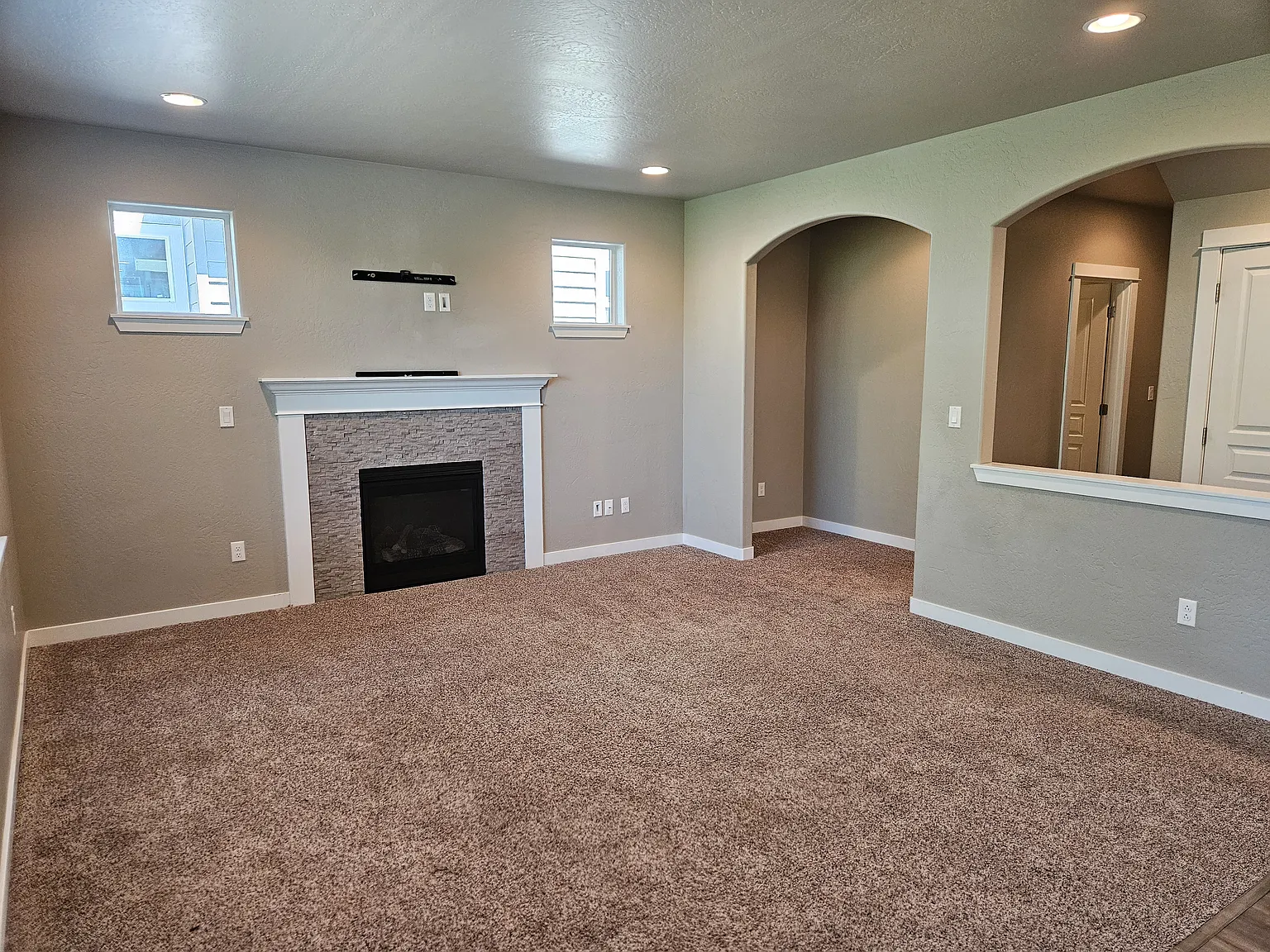 1146 Rutherford Dr — Photo 4