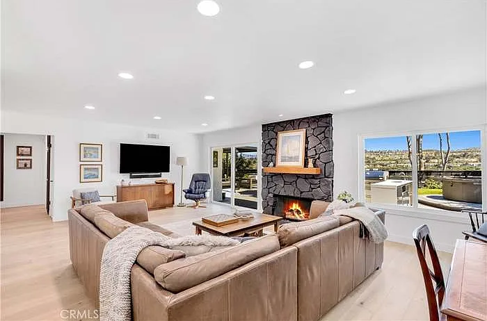 802 Avenida Presidio — Photo 9
