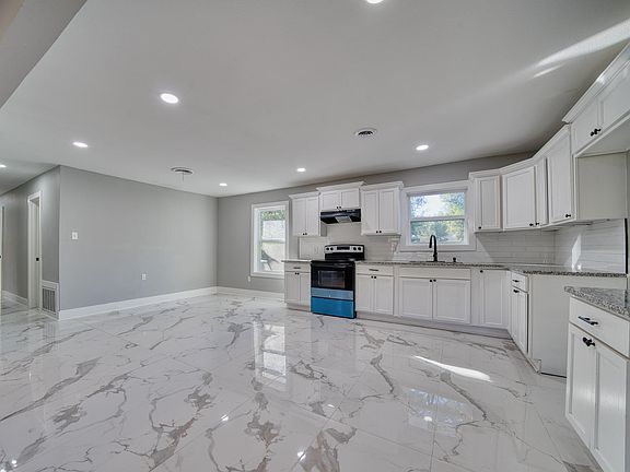 5th image of 600 Diane Dr