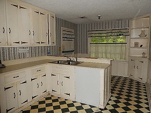 4th image of 2367 Norwood Blvd