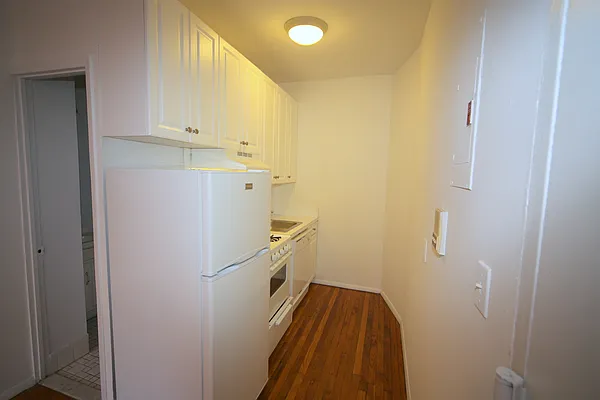 Rented by Metropolitan Realty | media 38