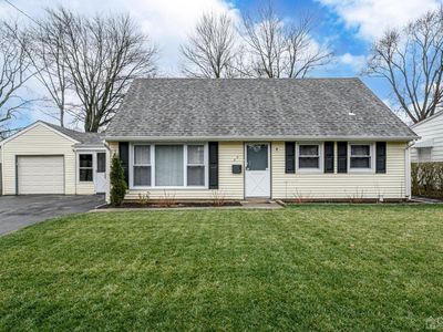 33 Lake Ave, Colonia, NJ, 07067