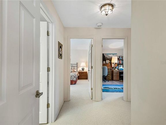 4th image of 543 Clubhouse Dr