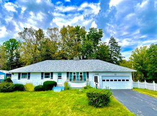 121 Debra Ln, Hagaman, NY 12086