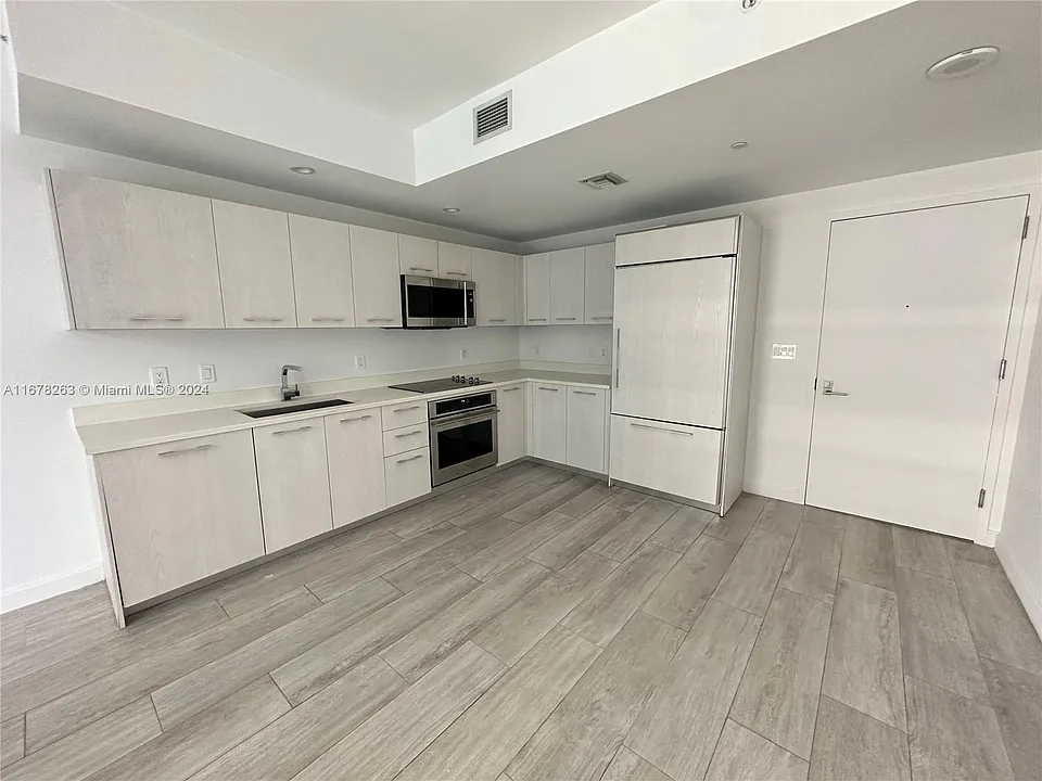 55 SW 9th St #1202
