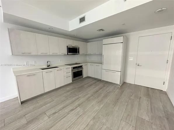 55 SW 9th St, Miami, FL