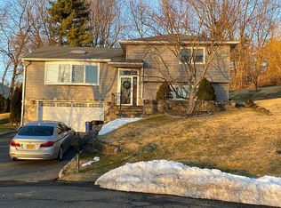 32 Tappan Ter, Briarcliff Manor, NY 10562