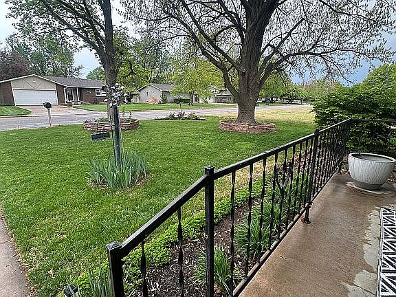 3rd image of 608 Idlewild Dr