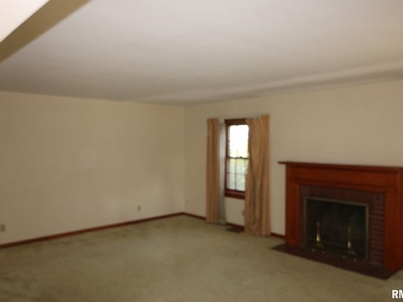 3rd image of 1000 S Oakland Ave