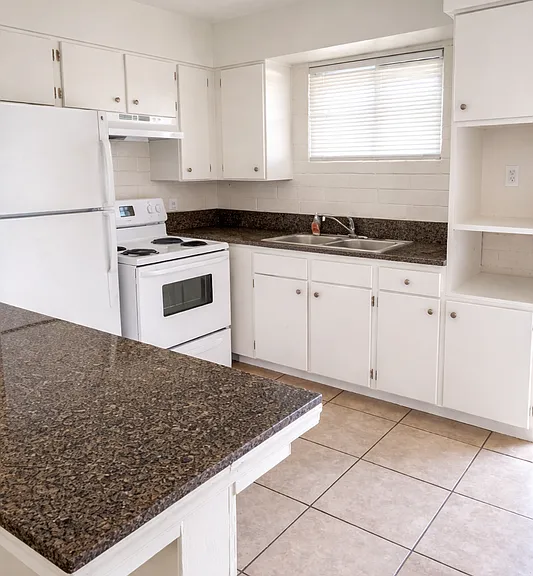 3701 N 9th Pl — Photo 2