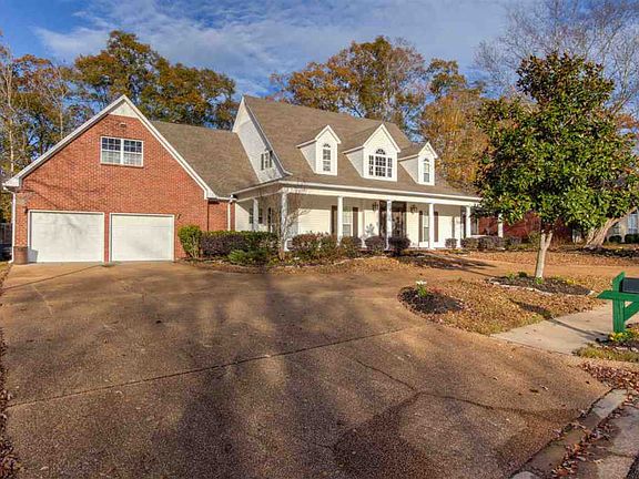 4th image of 143 Woodlands Green Dr
