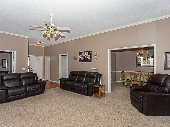 4th image of 17881 Hickory Cir