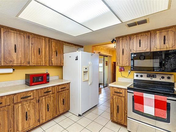 5th image of 12921 Banyan St