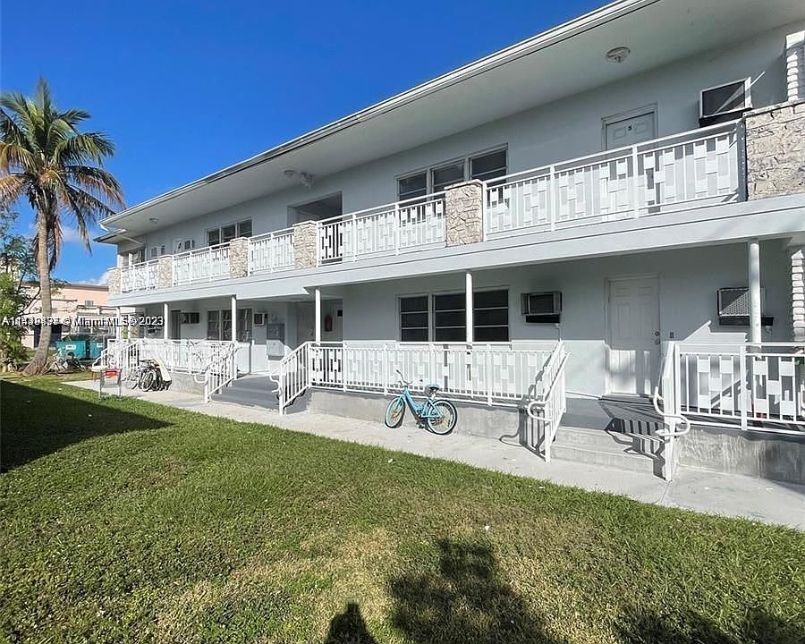 1st image of 7600 Dickens Ave #3