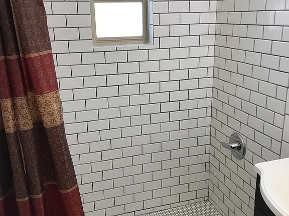 3rd image of 3301 E Willard St #6