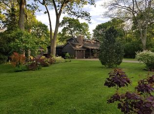 28 Lotus Rd, Bayport, NY 11705