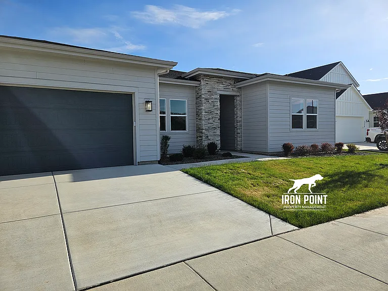 1220 W Grassland St — Photo 4