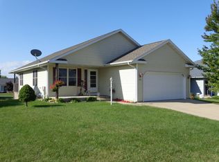 1253 Peninsula Ln, Whitewater, WI 53190