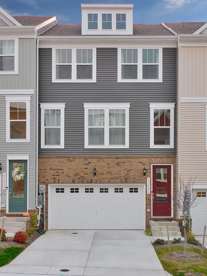 3 bed, 4.0 bath, 2090 sqft, $2,800 — Photo 1