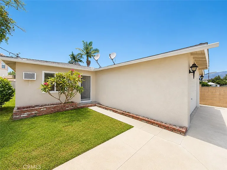 5315 Golden West Ave — Photo 2