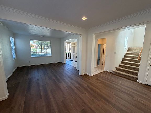 4th image of 2566 Greystone Dr