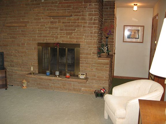 2nd image of 812 Willowdale Ave