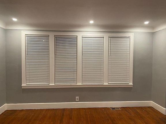 3rd image of 4390 Parkinson St