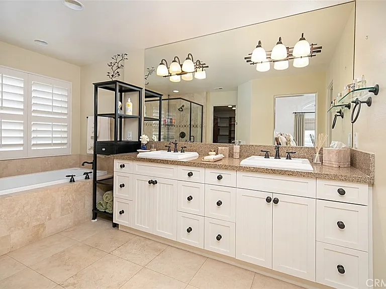 208 E Balboa Blvd — Photo 33