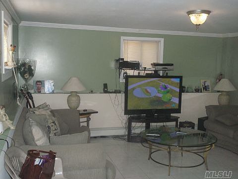 4th image of 11 Margaret Dr