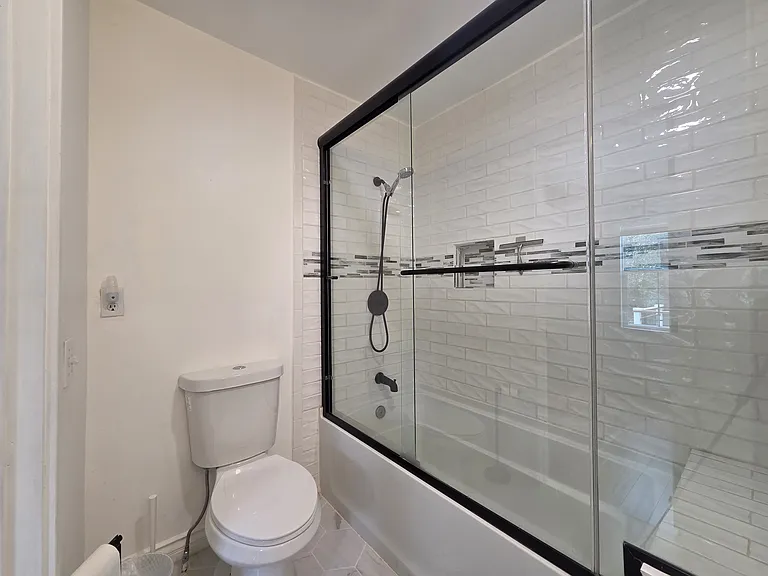 Ensuite Bathroom 3