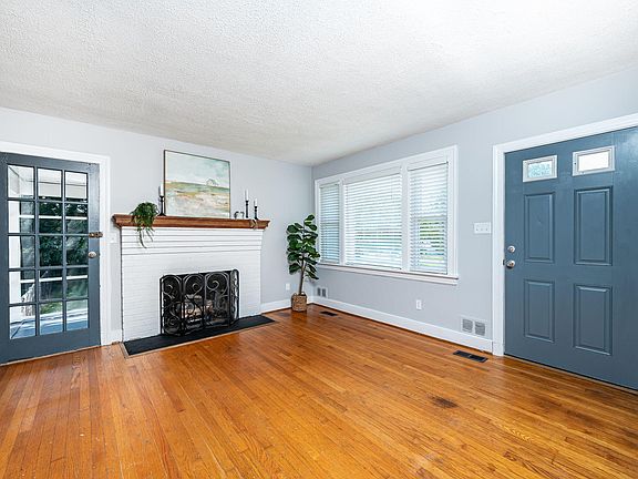 4th image of 2610 Skeet St