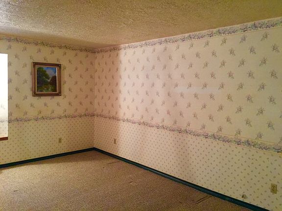 5th image of 104 Balsam St