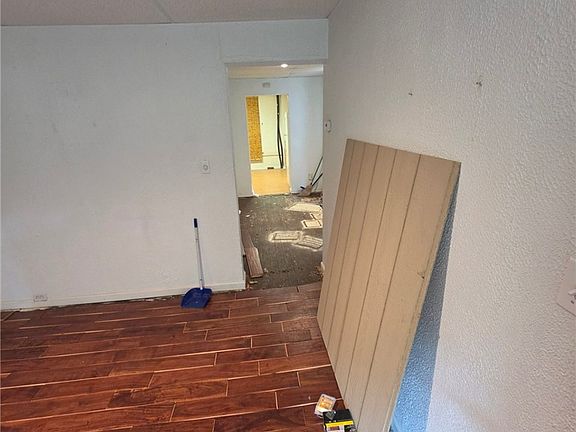 5th image of 920 Rothpletz St