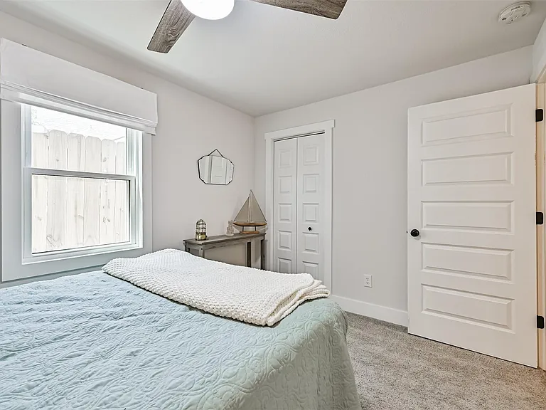 1615 Avenue L — Photo 29
