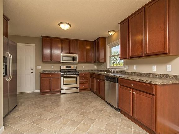 3rd image of 8541 Able St NE