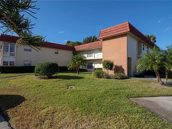 2nd image of 16 Vista Palm Ln